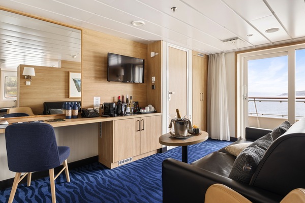 HX Hurtigruten Expeditions, MS Spitsbergen, Expedition Suite MX, Credit - Espen Mills 5.jpg